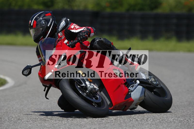 /Archiv-2024/29 12.06.2024 MOTO.CH Track Day ADR/Gruppe rot/ohne Startnummer